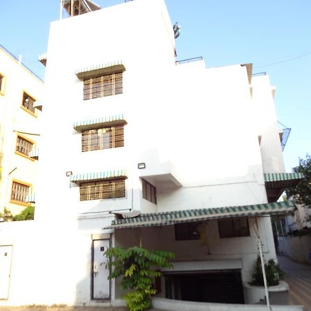 Hotel Suresh Inn Пюн Екстериор снимка