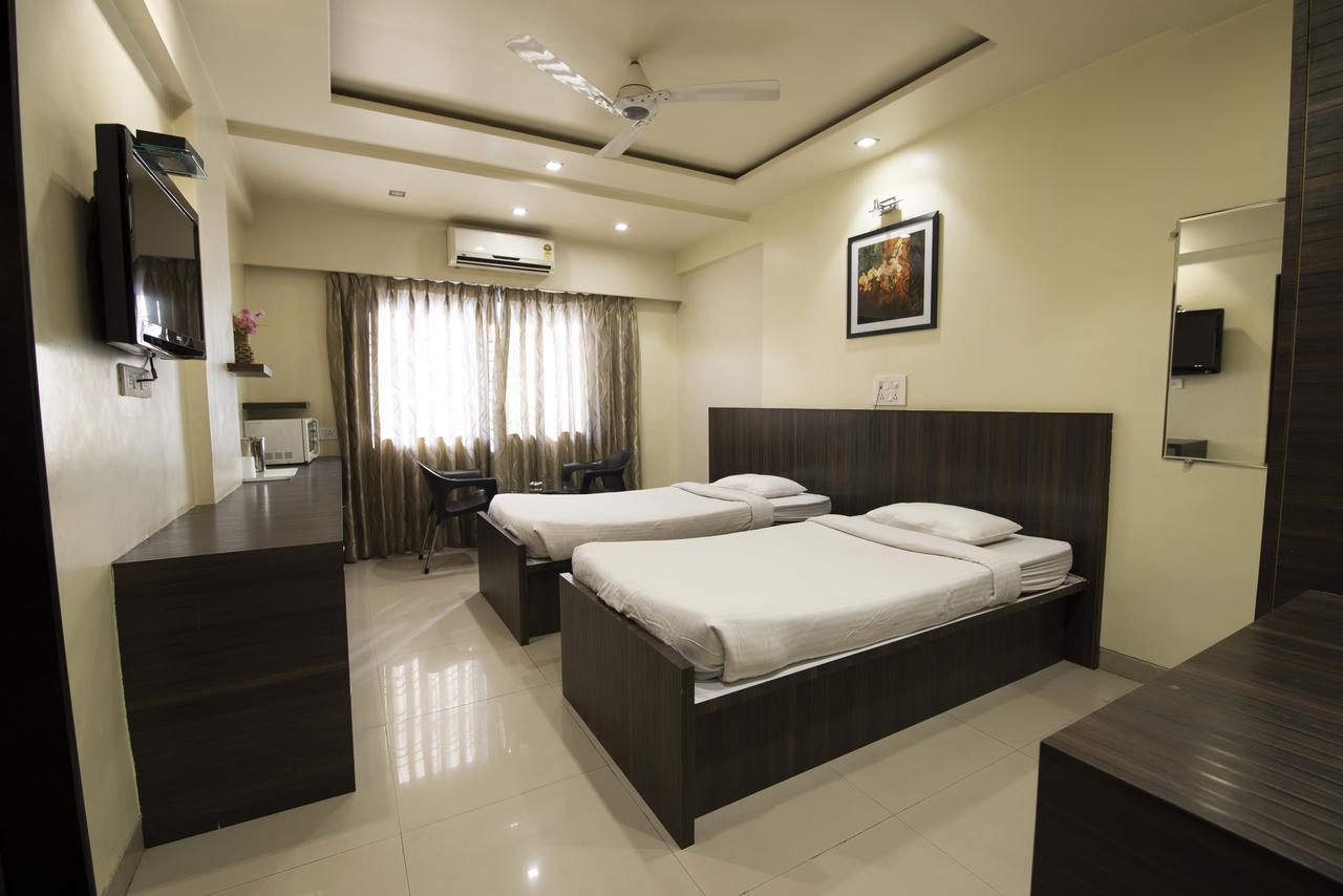 Hotel Suresh Inn Пюн Екстериор снимка