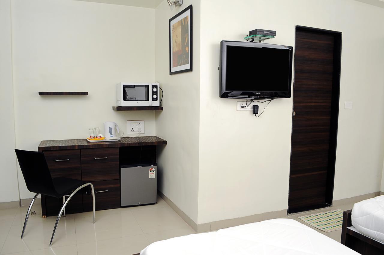 Hotel Suresh Inn Пюн Екстериор снимка
